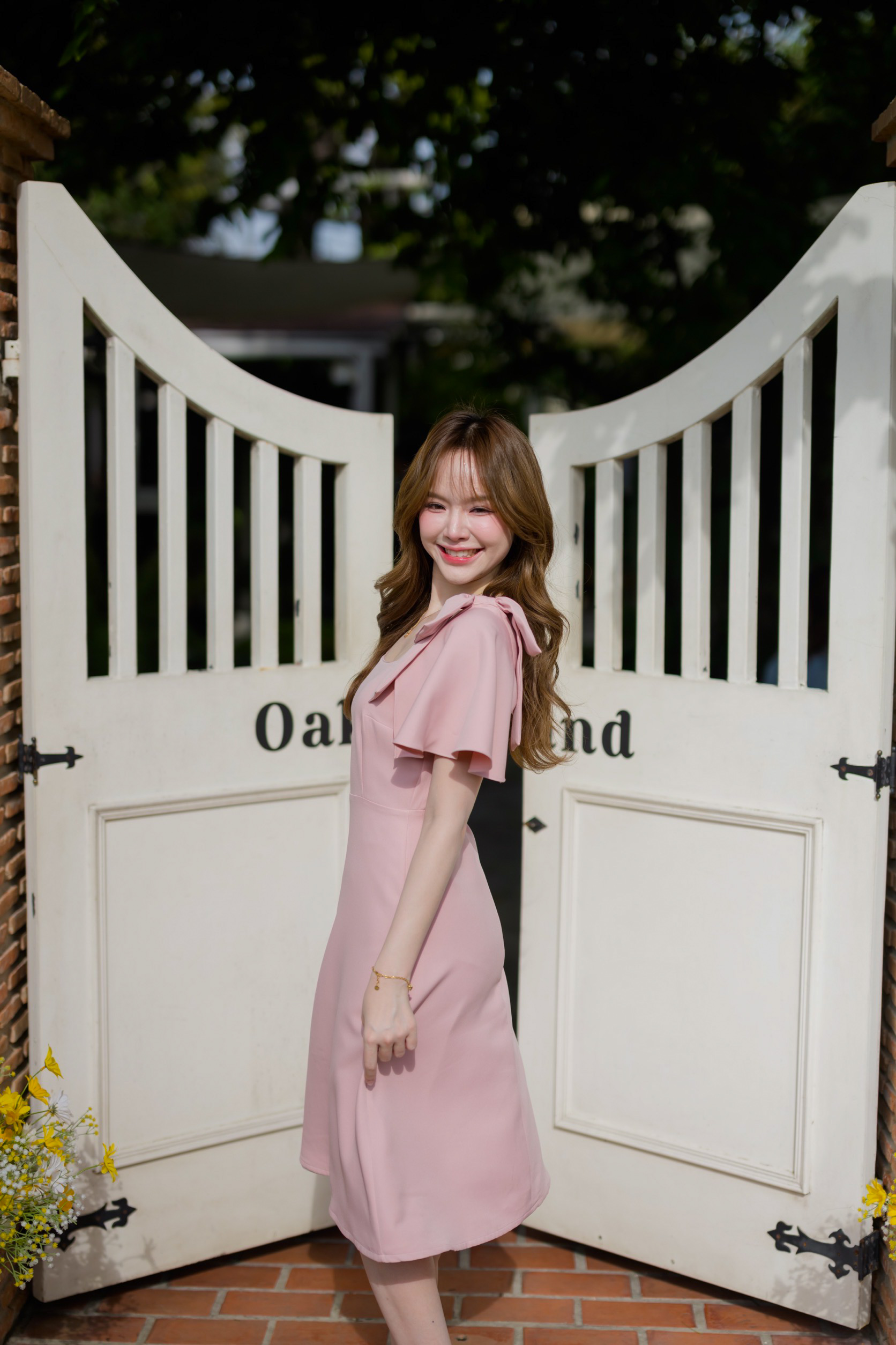 Bellette Bow Shoulder Dress : สีชมพู