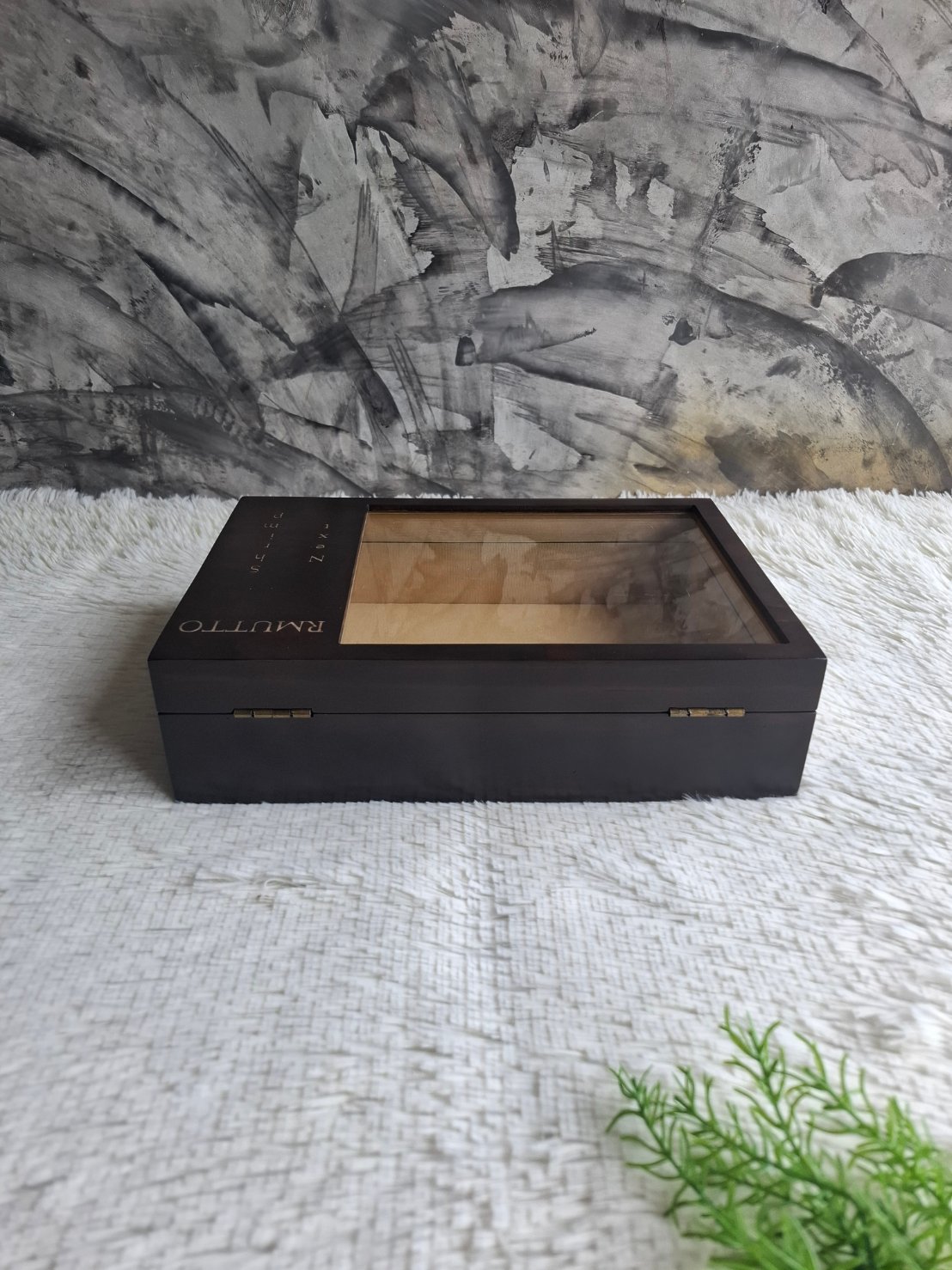 กล่องฝากระจก