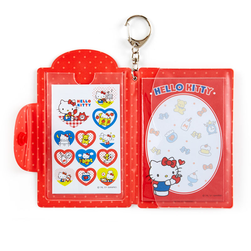 พวงกุญแจ Sanrio Character Ranking Memo & Seal Case แบบ Hello Kitty ขนาด 8 x 1 x 12.5 ซม. ด้านในมีกระดาษให้ 20 แผ่น สติกเกอร์ 13 ชิ้น ใส่รูปโชว์ด้านหน้าได้