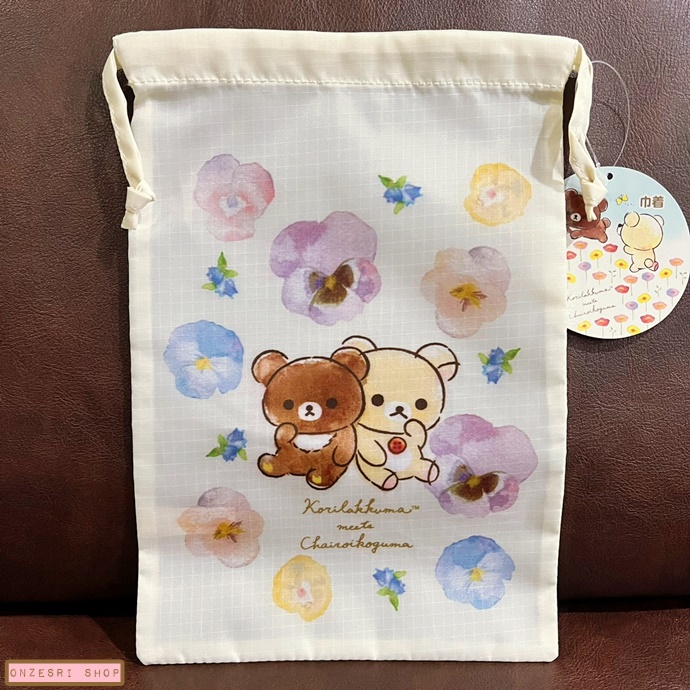 กระเป๋ารูดเชือกใบใหญ่ ลาย Korilakkuma meets Chairoikoguma สีครีม ขนาด 30 x 20 ซม. ใส่ของได้เยอะ