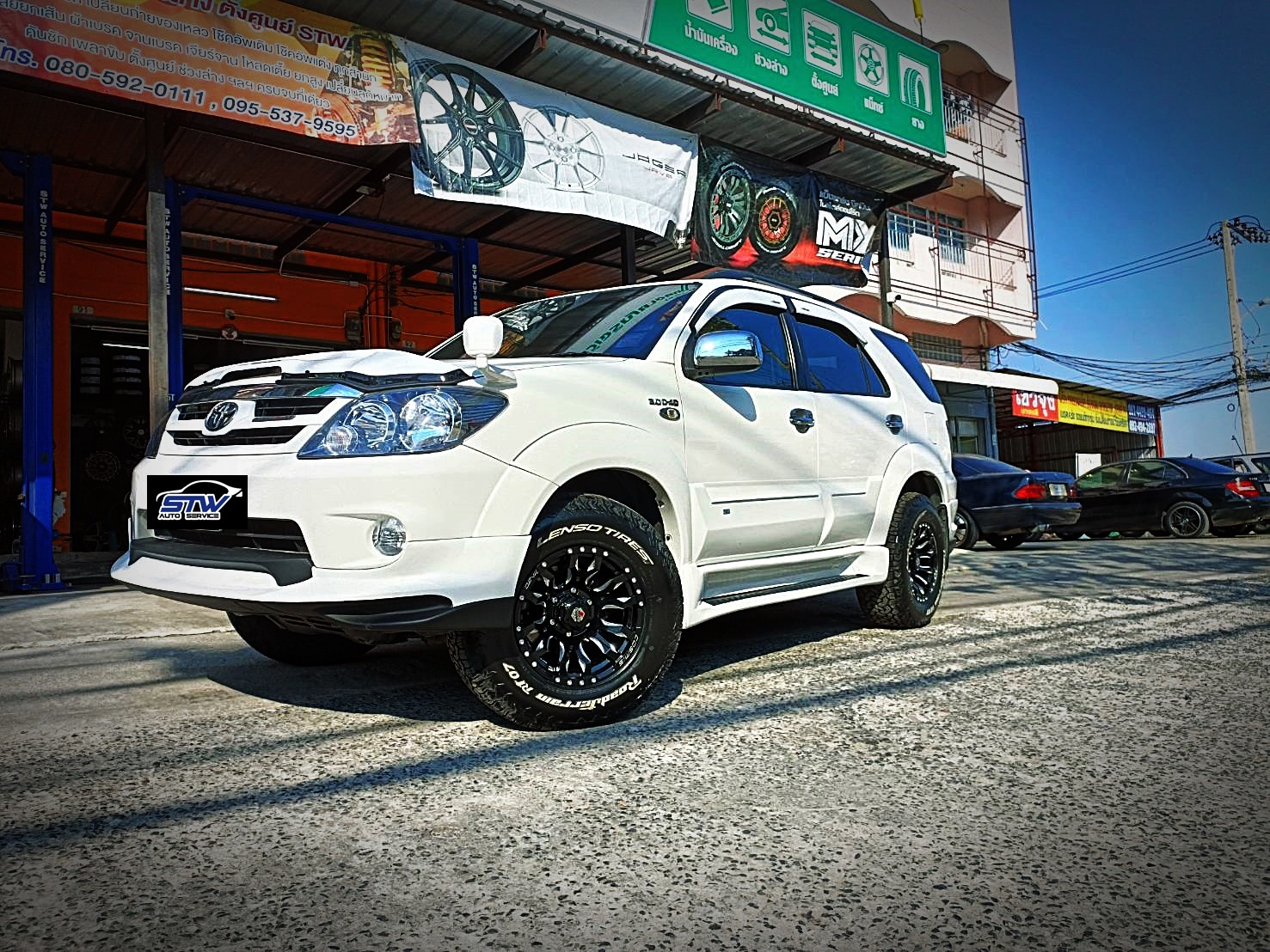 ล้อแม็ก COSMIS DUB-12 ขอบ16นิ้ว ยาง LENSO ROAD TERRAIN RT07 265/70R16 116S KL ติดตั้งใส่ TOYOTA FORTUNER