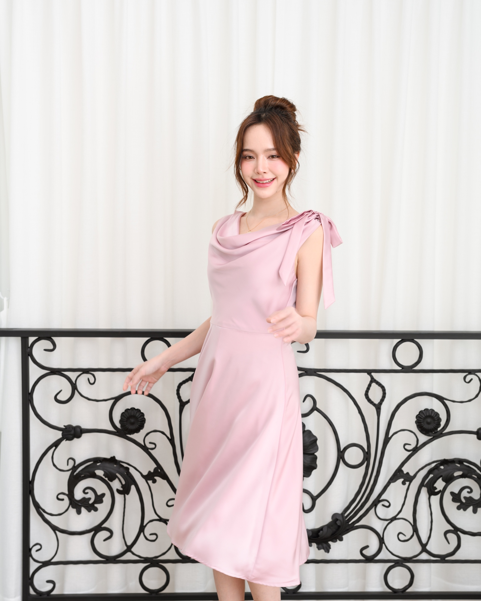 Amour Dress : สีชมพู (โบว์ผูกได้หลายแบบ)