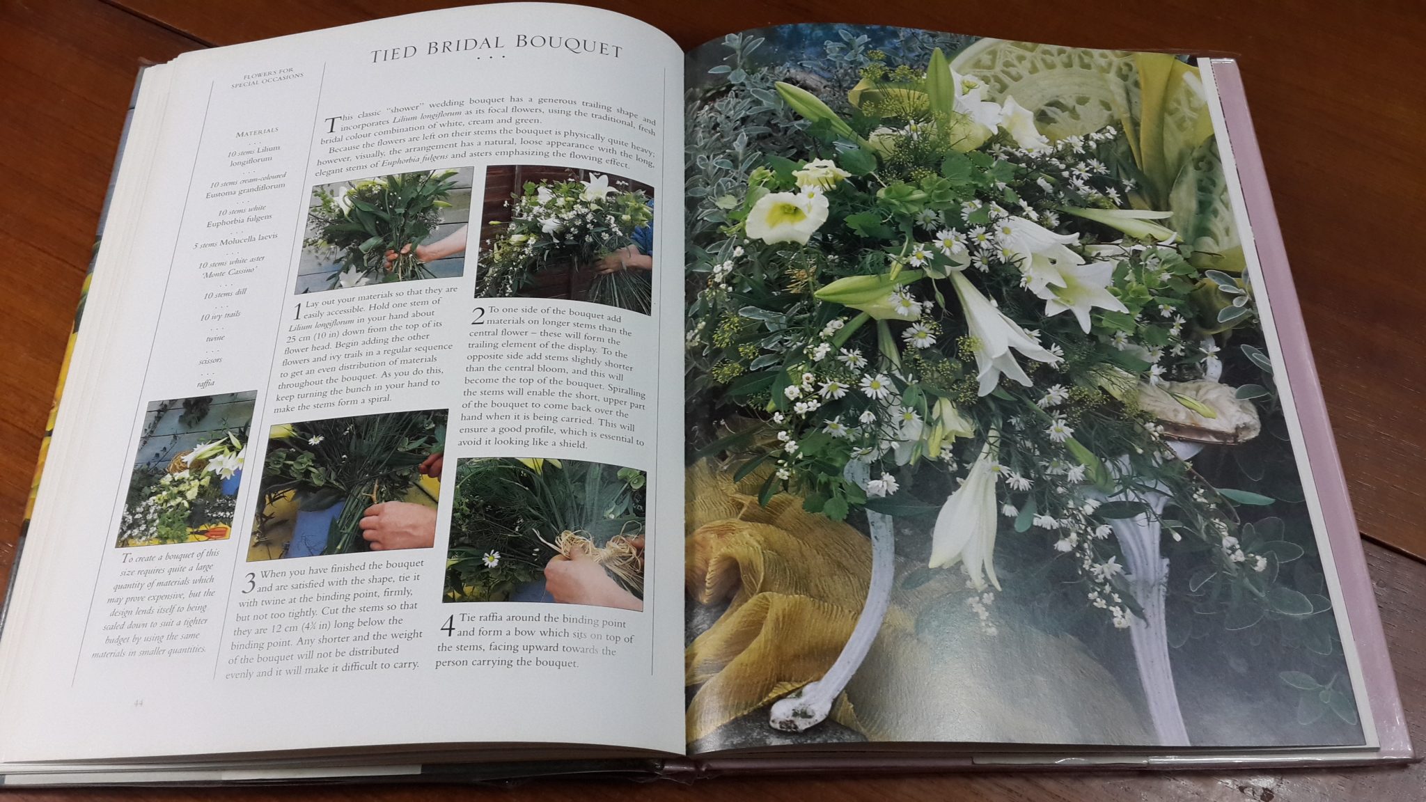 FLOWERS FOR SPECIAL OCCASIONS / FIONA BARNETT