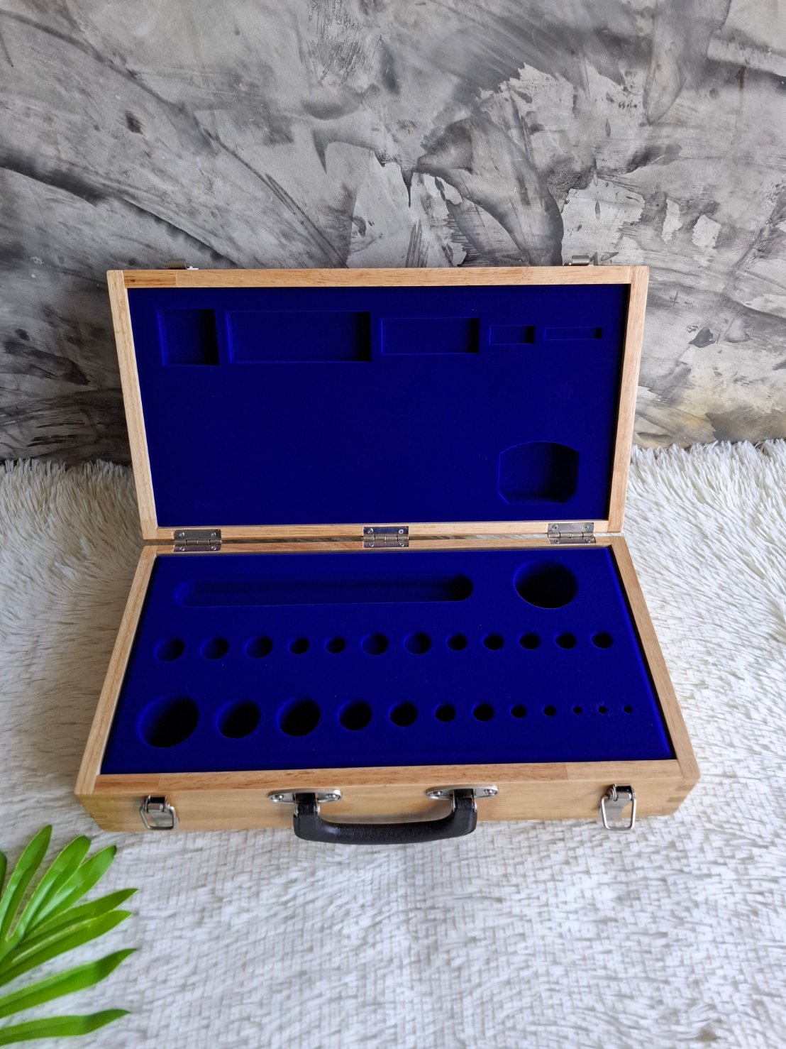 กล่องไม้ใส่ลูกตุ้มชั่งน้ำหนัก