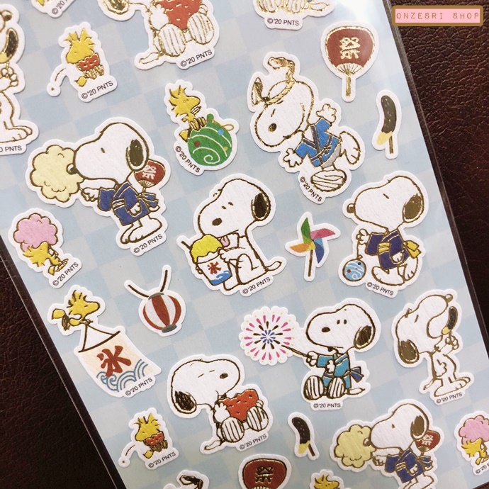 สติกเกอร์ Snoopy Japan ลาย Japan Festival เป็นแบบกระดาษสาญี่ปุ่น ปั๊มลายทอง ขอบทอง สวยมาก