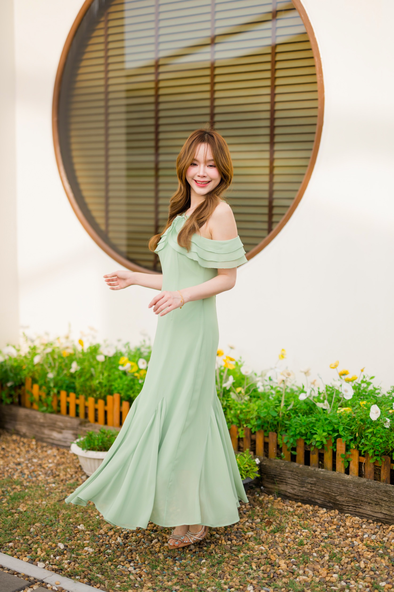 Fay Off-Shoulder Maxi Dress – Pastel Green สีเขียว