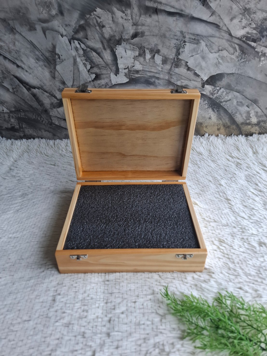 กล่องไม้สนฝาล็อค