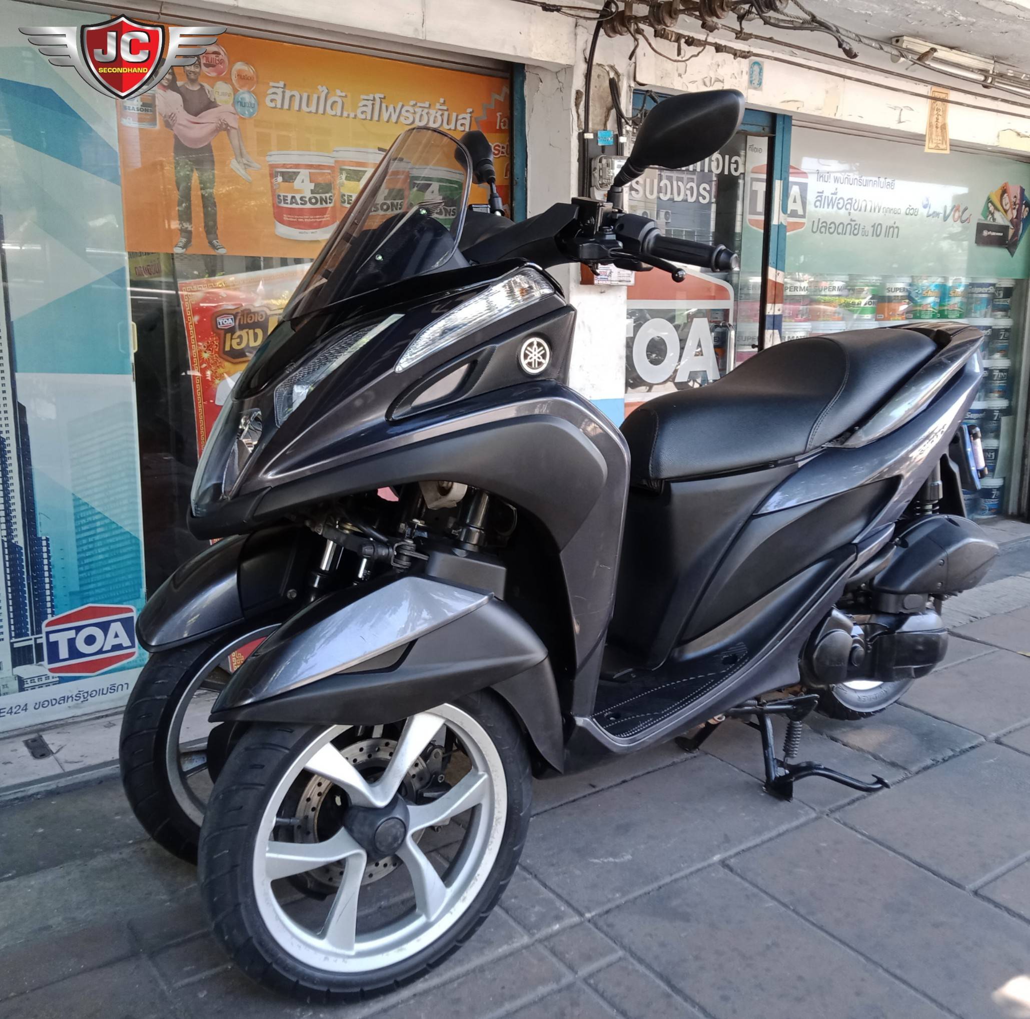 หายากมากรุ่นนี้...YAMAHA TRICITY125 จดทะเบียนกลางปี57 รถบ้านมือเดียว ไมล์แค่หมื่นกว่าโล เครื่องดีขี่อย่างนิ่ม ชุดสีแท้ทั้งคันร่องรอยตามการใช้งาน