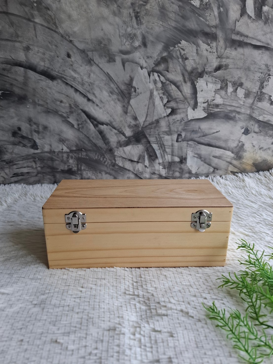 กล่องไม้สนฝาล็อค