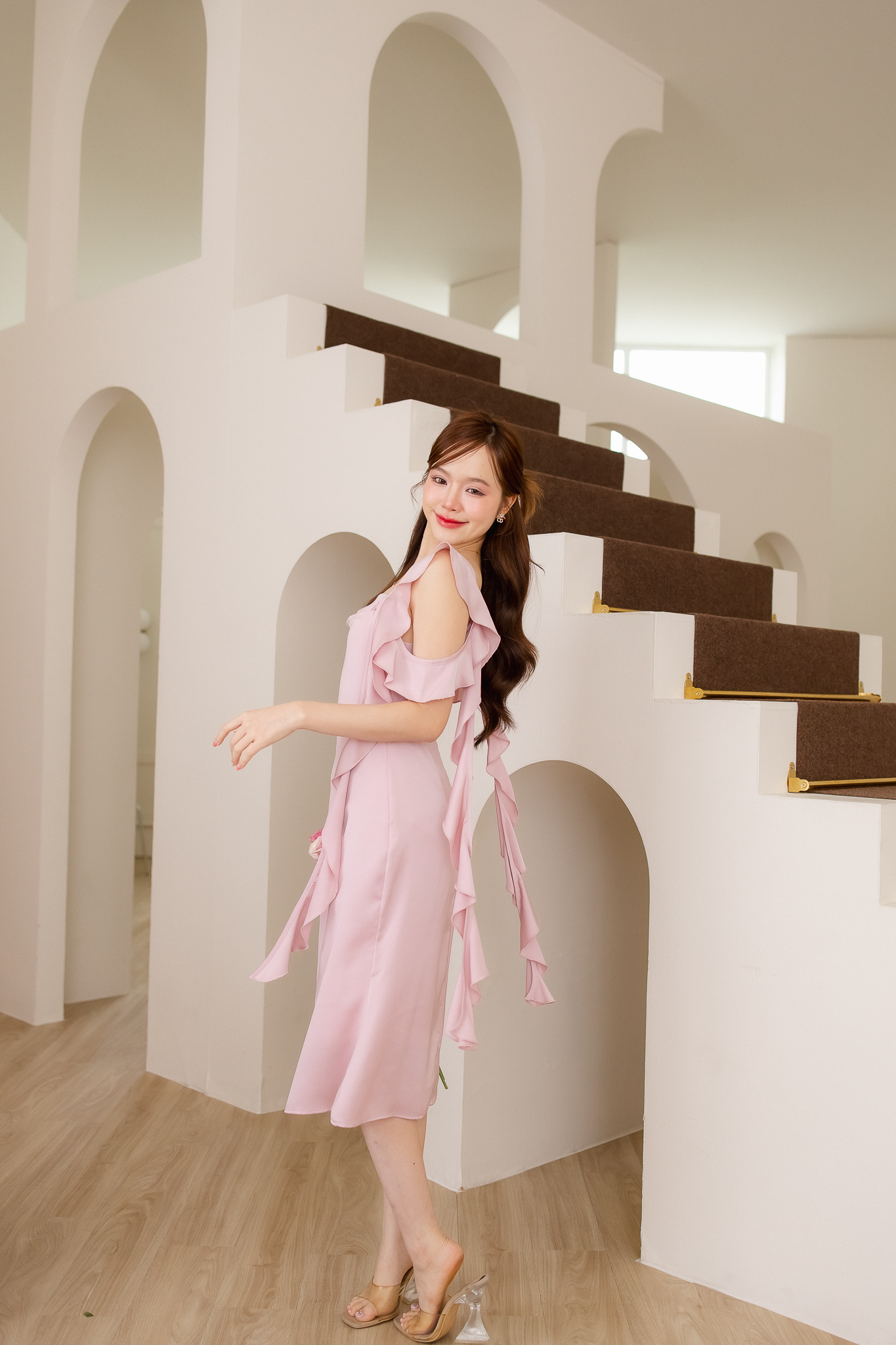 Serene Flutter Sleeve Midi Dress : สีชมพู
