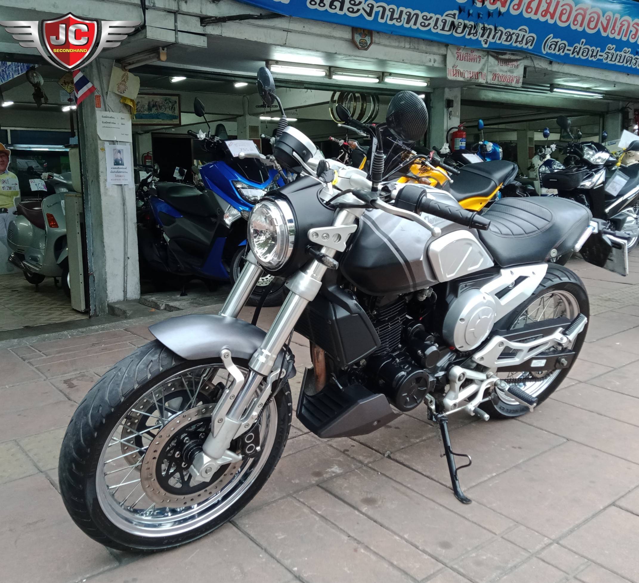 200CC. น้องใหม่ราคาโดน!! GPX Legend200 >>Gentleman<< จดทะเบียนปี 2018 รถบ้านเทิร์นมารูปทรงเท่ห์น่าใช้ ไมล์น้อยหมื่นโลแท้ สภาพดีเครื่องเดิมๆ