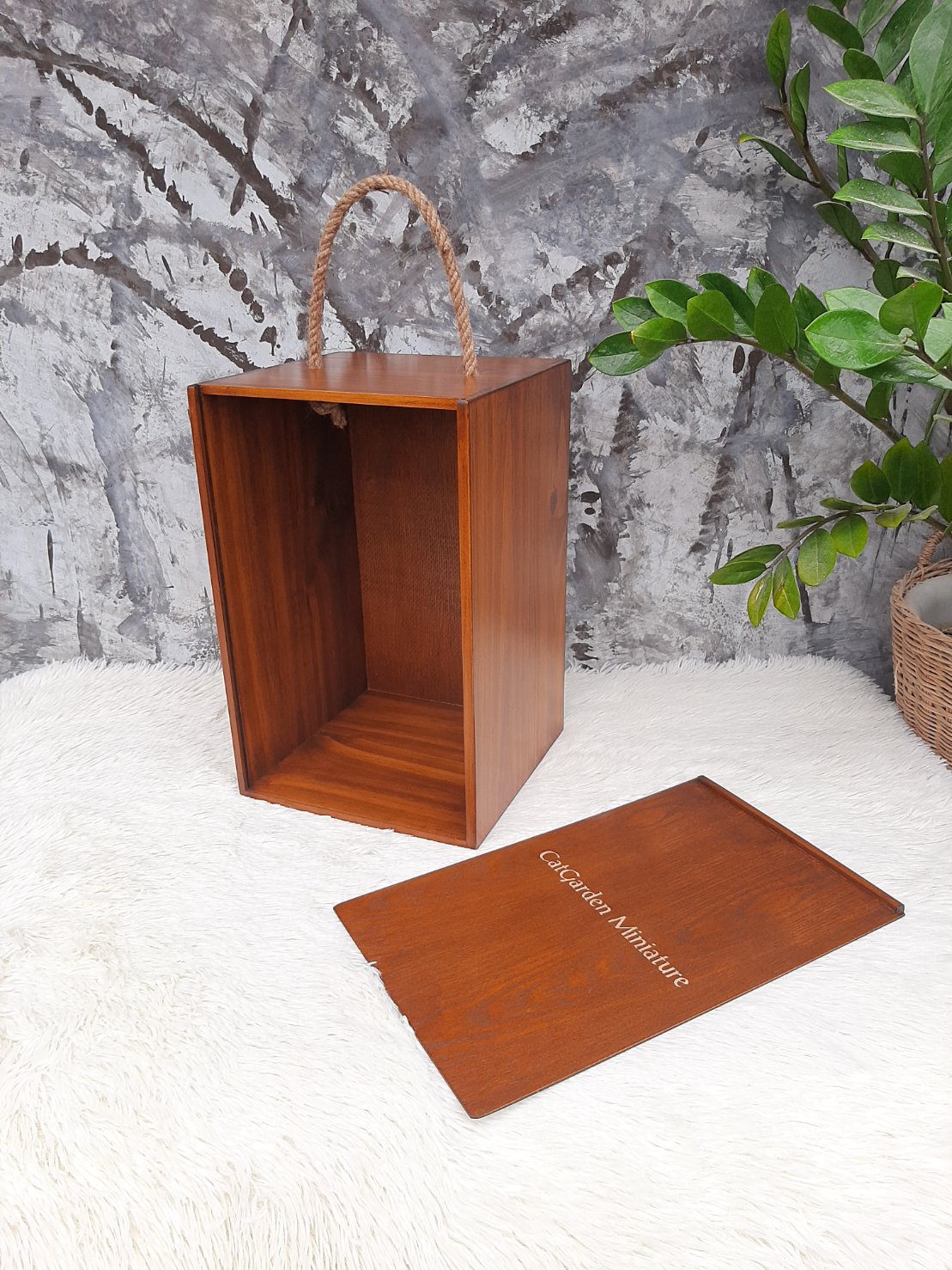 กล่องไม้มีสายเชือกหิ้วได้