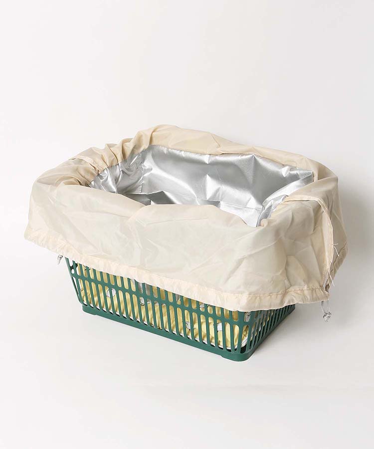 กระเป๋า Chou Chou Chepeli Shopping Bag ลายน้องหมา Toy Poodle ใบใหญ่ พับได้ ขนาด 28.5 x 37 x 25.5 ซม. เป็นแบบรูดเชือก ด้านในบุฟอยล์ เก็บอุณหภูมิได้ (ลายแบบรูปแรก รูปต่อ ๆ มาให้ดูตอนกางออกว่าเป็นแบบนี้)