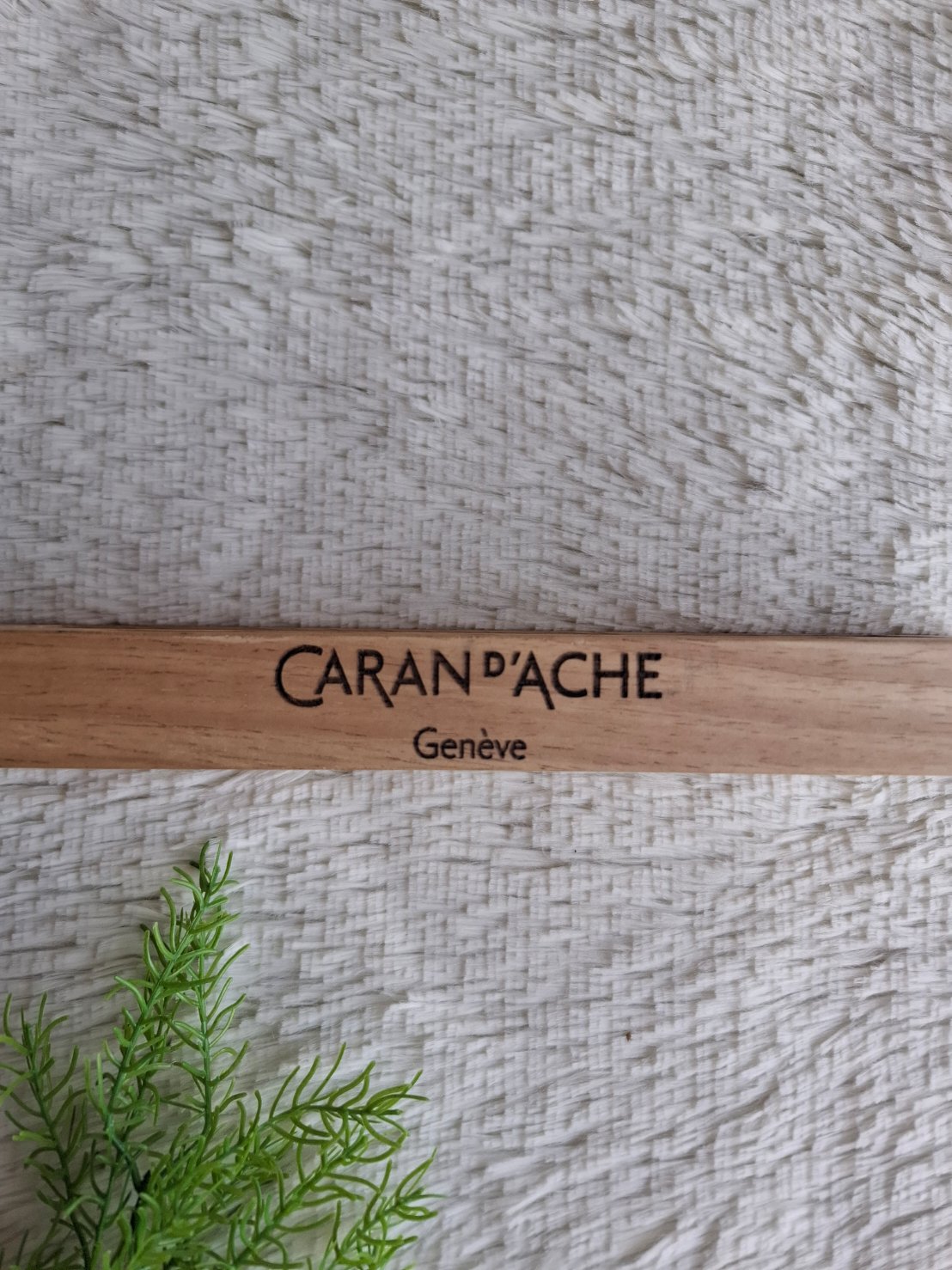 ถาดไม้ใส่ชุดน้ำหมึกและปากกา