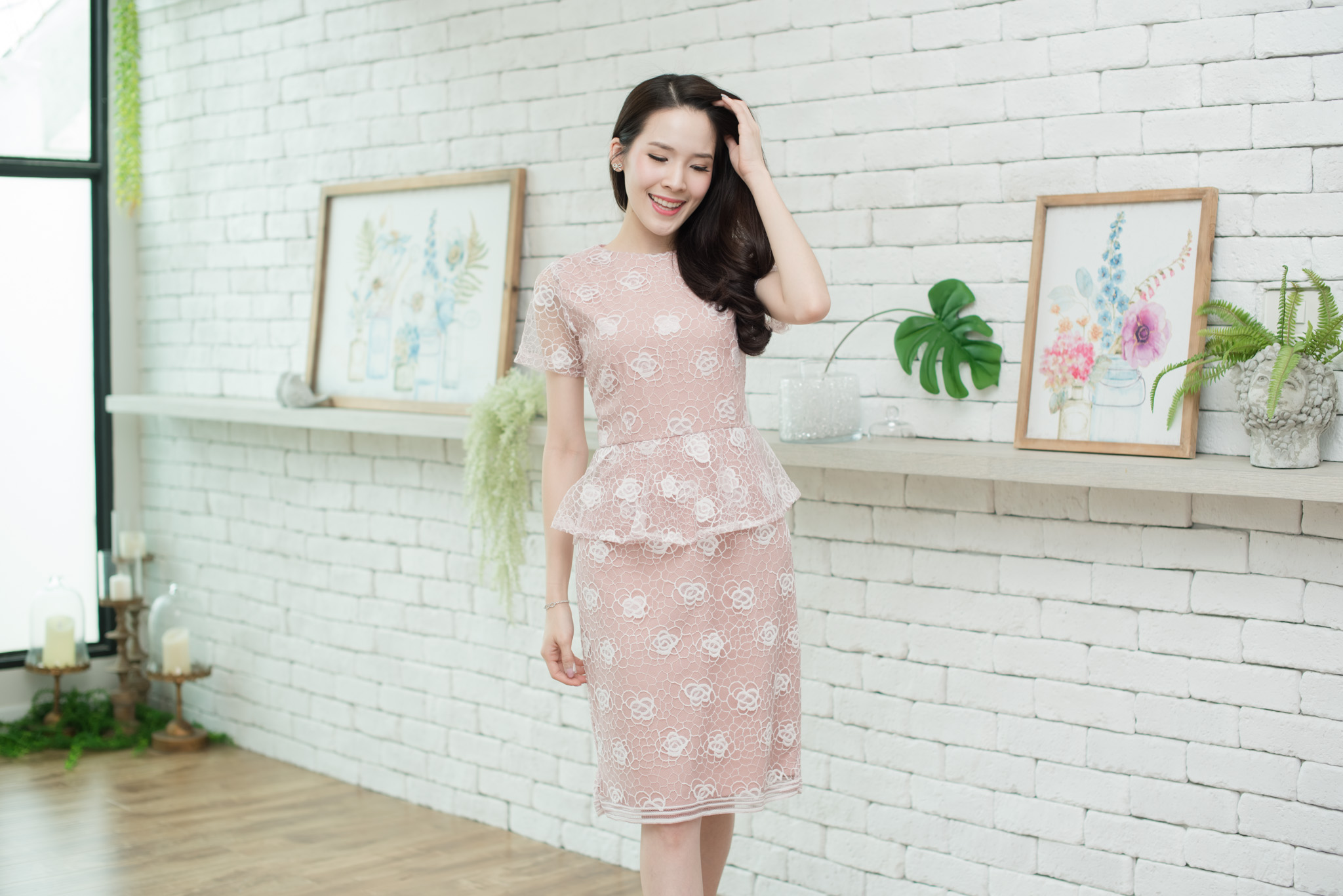 Roses Lace Dress – สีชมพูนู้ด