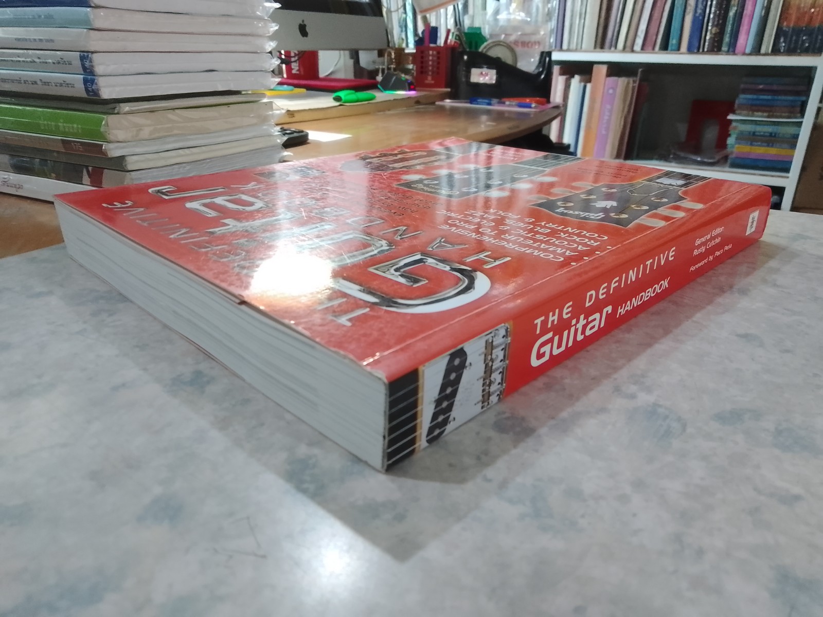 THE DEFINITIVE GUITAR HANDBOOK