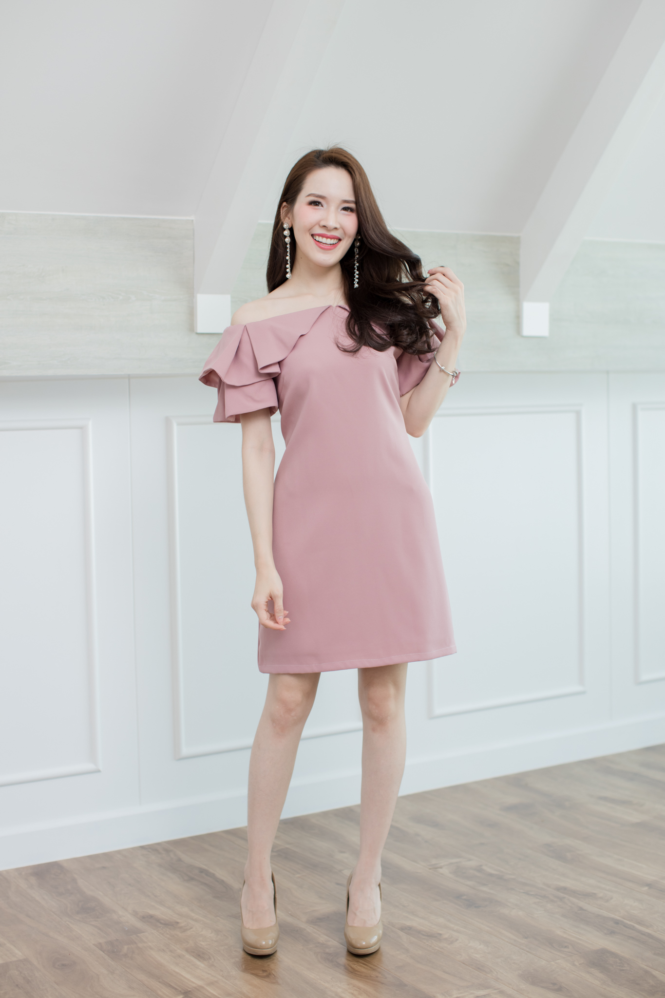 Lisa Open Shoulder Dress - สีชมพูกะปิ
