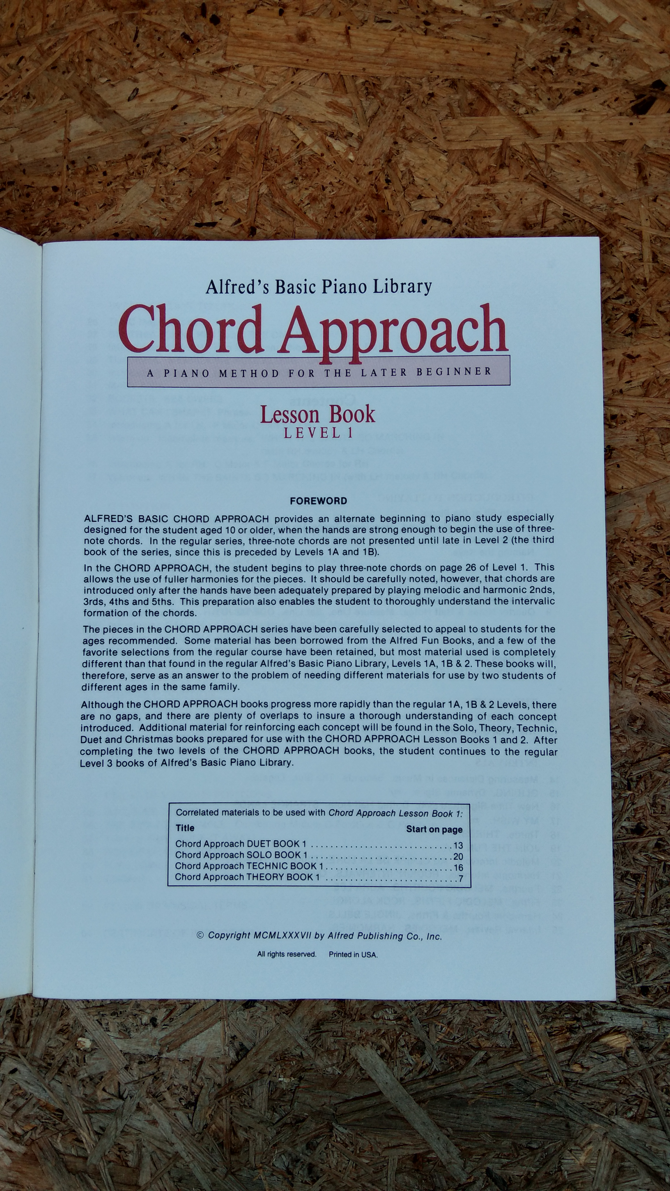 Alfred's Basic Piano : Chord Approach Lesson Book Level 1