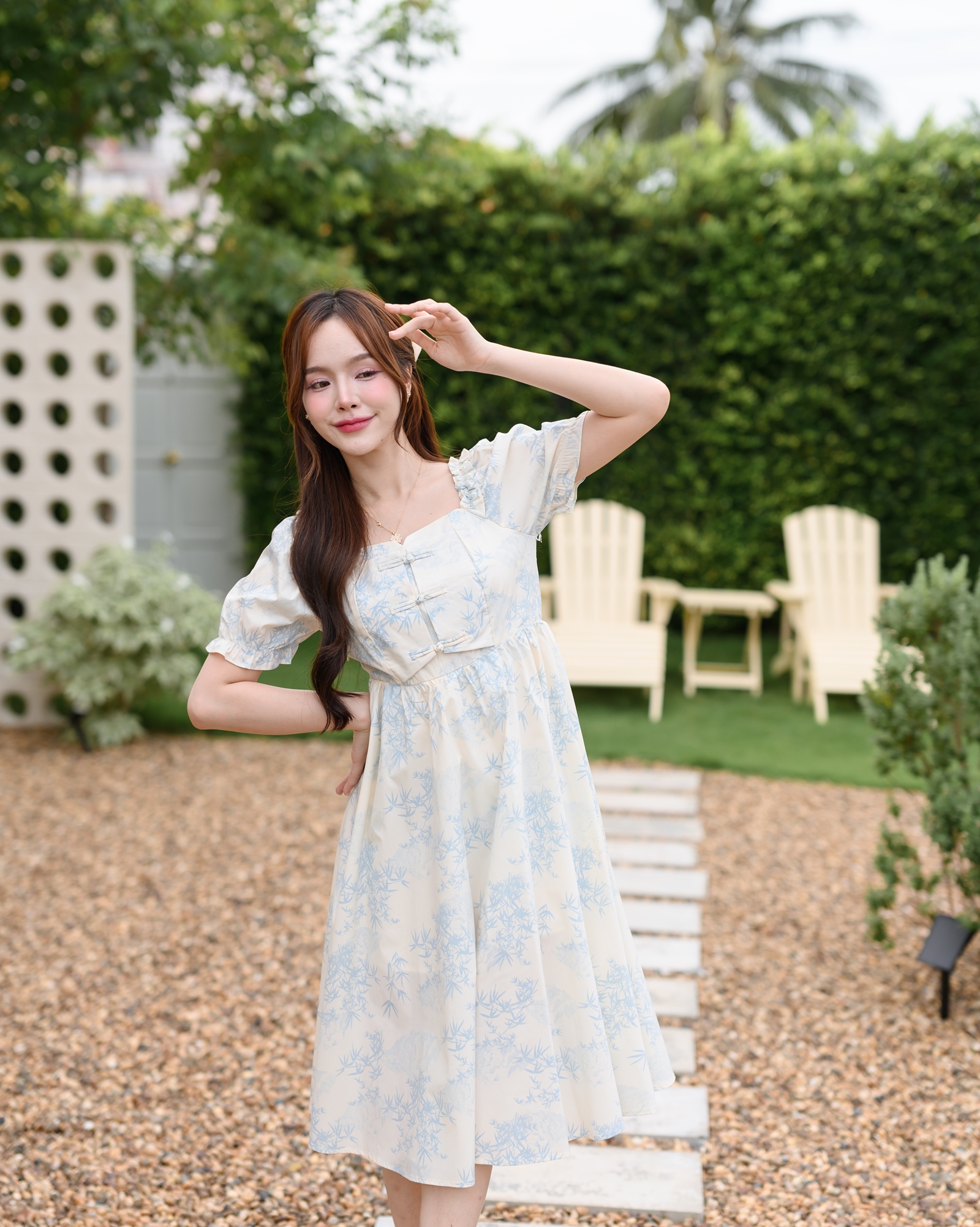 Ellie Leaves Dress เดรสกระดุมจีนลายใบไม้สีฟ้าบนพื้นสีครีม