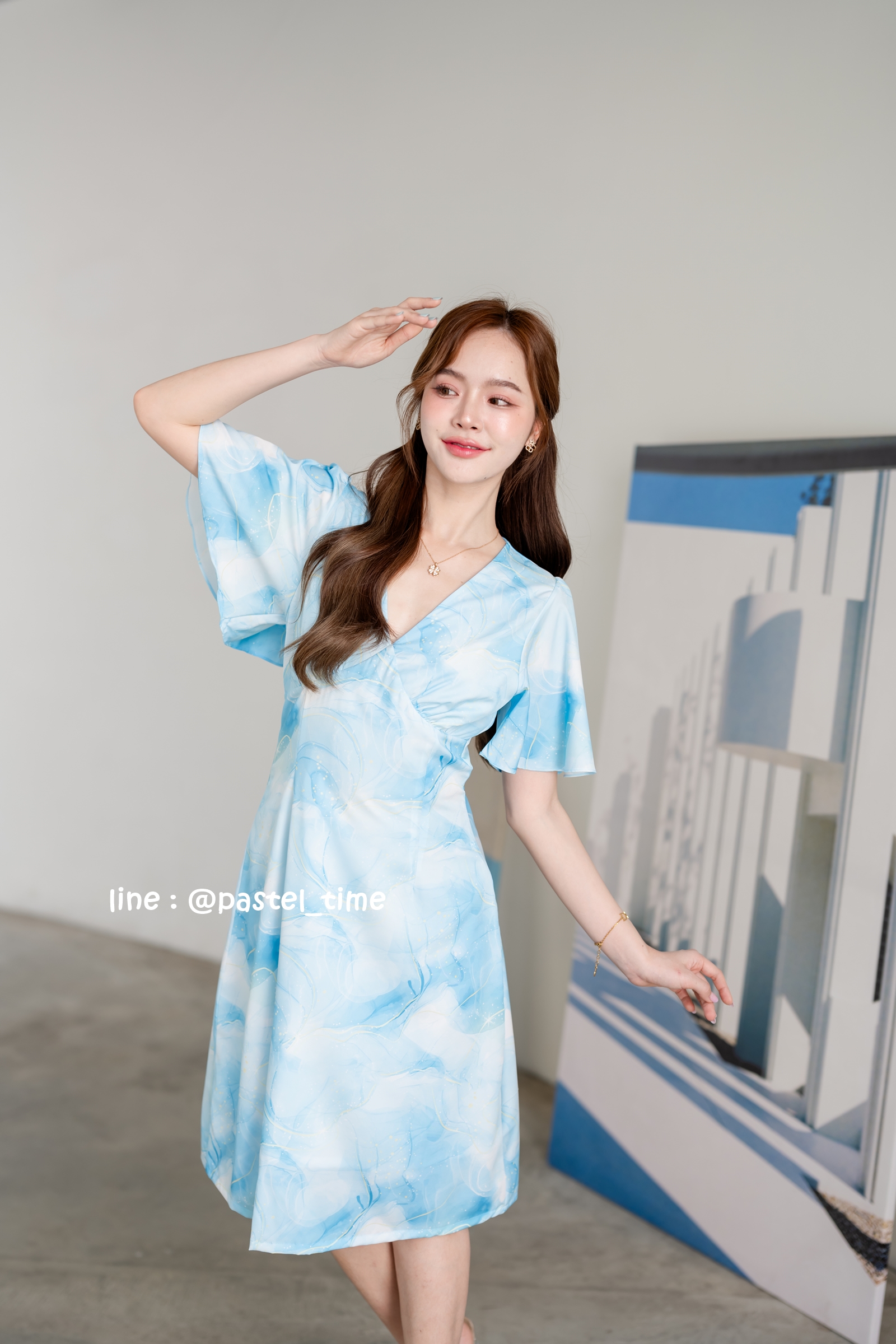 Sassy Marble Midi Dress : Vivid Blue โทนฟ้าสดใส