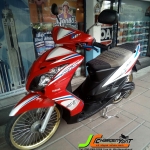 เด็ดจริงๆกับคันนี้.....ชุดแต่งภายนอกเต็มกราฟไปเลยค่ะ YAMAHA MIO115 (2ตาแท้) จดทะเบียนกลางปี 52 รถเครื่องเดิมจัด