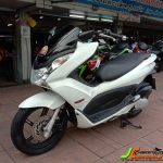 "รถบ้านแท้ประวัติผู้หญิงใช้ " HONDA PCX150 รถจดทะเบียนปี 56 สภาพดีมีอนาคต รถใช้งานไม่หนัก เครื่องทั้งเงียบทั้งแน่น ห้องเครื่องใสๆ ขี่นิ่มศูนย์ตรง ชุดสีสวยทั้งคันชิ้นดำเบิกใหม่หมด