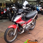 สภาพนี้ดูก็รู้เลยว่า "รถบ้านขนานแท้" YAMAHA X1~สตาร์ทมือ จดทะเบียนปลายปี47 ตัวรถสภาพเดิมทั้งคัน เป็นที่รู้กันว่าเครื่องรุ่นนี้เงียบสุดๆ ขี่นิ่มๆแถมยังสตาร์ทติดง่าย ชุดสีเดิมแท้ติดรถไม่เคยทำสี