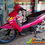 "รถแต่งจบแบบนี้...ใครหาแนวนี้เป็นต้องโดน" YAMAHA NOUVO ตัวเก่าแท้ (5MY) คันนี้จดทะเบียนปี 47 ชุดสีเบิกใหม่ทั้งคันพร้อมโลโก้นูนหล่อๆ เครื่องดีทำมาจบ ขี่มันส์