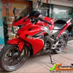 "หนุ่มใหญ่"สภาพดี รถบ้านมือเดียวกับ HONDA CBR 150R จดทะเบียนกลางปี54 สภาพสวยเดิม เครื่องเงียบเลยจ้า รอบเร่งตามมือ ชุดสีเดิมสวยแท้ทั้งคันไร้รอยล้ม