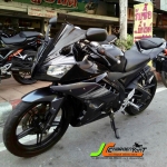 "รถบ้านมือเดียวคมเข้ม" YAMAHA R-15 จดทะเบียนปี 58 สภาพสวยใส เครื่องดีเดิมไม่แกะ ชุดสีสวยปิ้งแท้ทั้งคันตำหนิน้อยมาก ล้อแม็กเดิมยางIRC โช๊คใสช่วงล่างสวยมาก