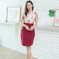 Loretta Lace Dress : สีแดงเลือดหมู : Size S