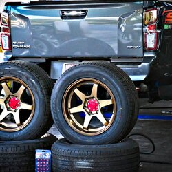 TE37 18x9.5 Et+20 Pcd:6x139.7 TRIANGLE TR259 265/60R18