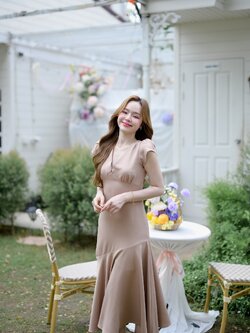 Petal Sway Maxi Dress : สีโอวัลติน