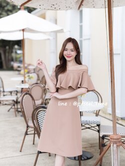 Rory open shoulder dress : สีโอวัลติน