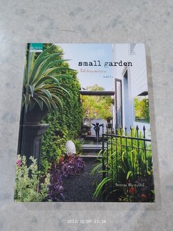 พื้นที่เล็กของคนรักสวน / ทิพาพรรณ ศิริเวชฏารักษ์