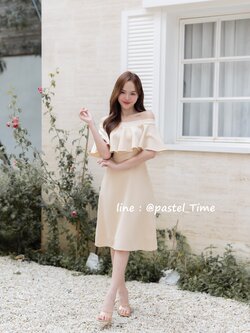 Rory open shoulder dress : สีครีม