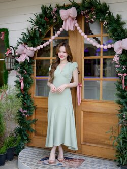 Petal Sway Maxi Dress : สีเขียวมัทฉะ