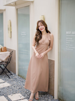 Grace Ribbon Maxi Dress : สีโอวัลติน
